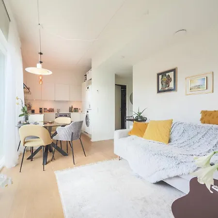 Bright & Comfortable In Trendy Carlsberg *