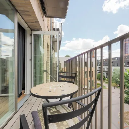 Bright & Comfortable In Trendy Carlsberg Lägenhet