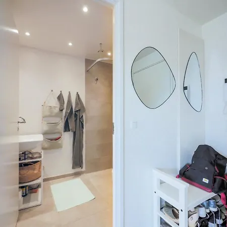 Bright & Comfortable In Trendy Carlsberg