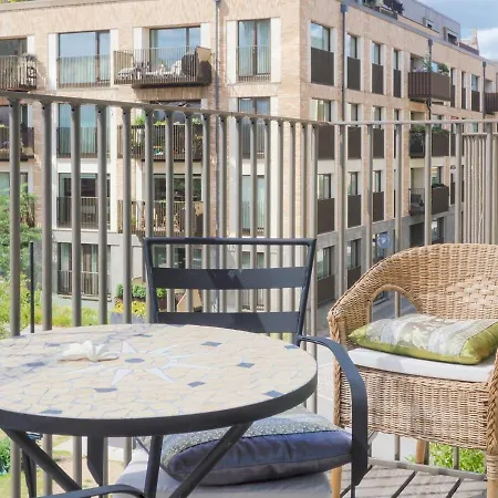 Bright & Comfortable In Trendy Carlsberg