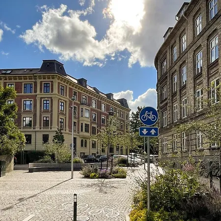 Bright & Comfortable In Trendy Carlsberg *