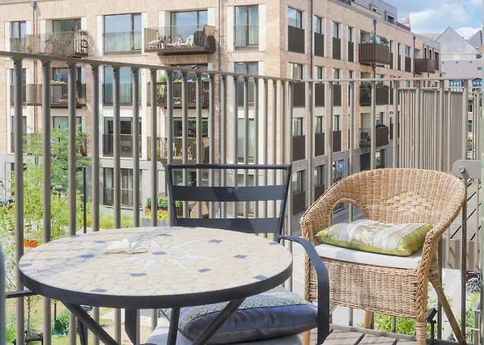 Bright & Comfortable In Trendy Carlsberg